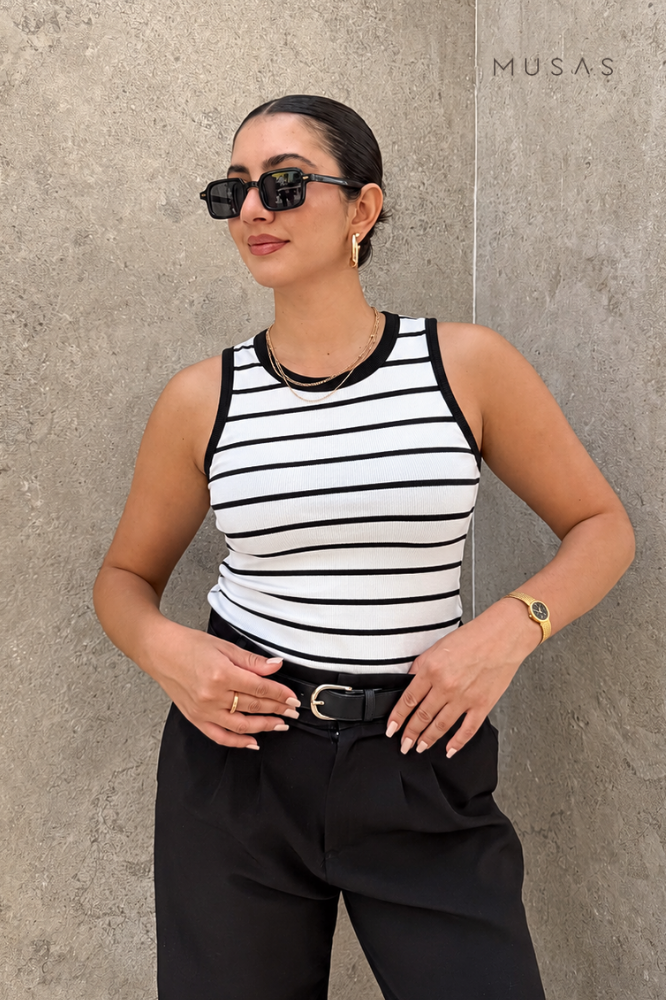 TOP HAZEL - PERLA A RAYAS RIB NEGRO